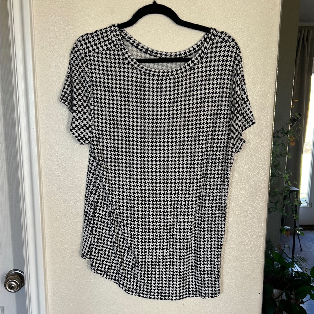 Black and White Houndstooth Women's Top